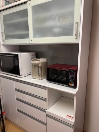 引受先決まりました！白色　食器棚　キッチンボード