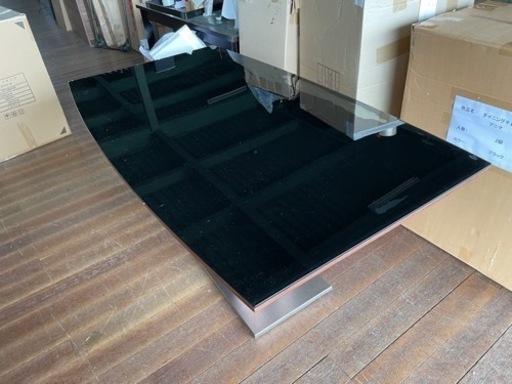 重厚感あるガラステーブルとダイニングチェア　4脚セット　未使用品