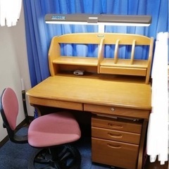 学習机　ライト、チェスト、椅子付き