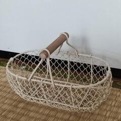 インテリアのかご