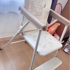 ダイニング用のスヌーピーハイチェアの画像