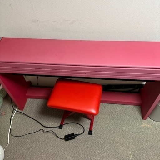 赤い電子ピアノ