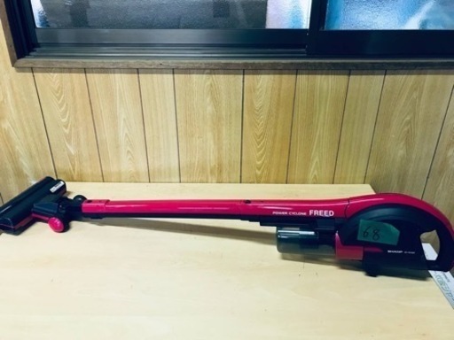 68番 シャープ✨スティック型掃除機✨EC-SX320‼️