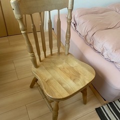 木製　イスの画像