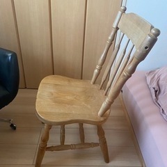 木製　イスの画像