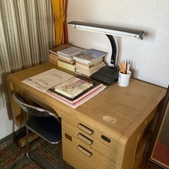 学習机　椅子とライトもどうぞ！