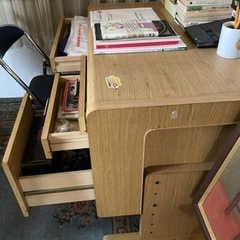 学習机　椅子とライトもどうぞ！の画像