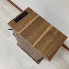 コンセント付きサイドテーブルの画像