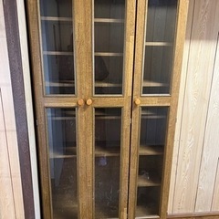 収納力たっぷりな食器棚