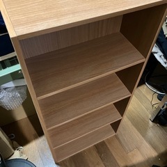 西友で買って組み立てた本棚です。木製