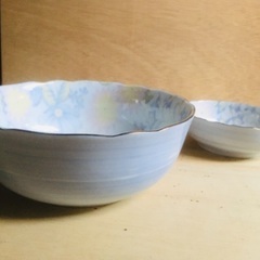 【値下げ】三洋陶器◎四季の花　器揃え　中鉢1.小鉢5、木製フォークスプーンのセット　未使用保管品　箱入りの画像