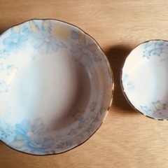 【値下げ】三洋陶器◎四季の花　器揃え　中鉢1.小鉢5、木製フォークスプーンのセット　未使用保管品　箱入りの画像