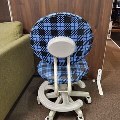 コイズミ！子供の学習机用の椅子です。の画像