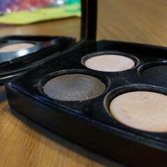 【譲り先見つかりました】【取り置き中】CHANELアイシャドウ4色の画像