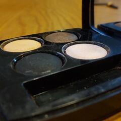 【譲り先見つかりました】【取り置き中】CHANELアイシャドウ4色の画像