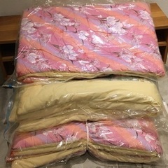 綿布団、敷布団、羽毛布団の画像