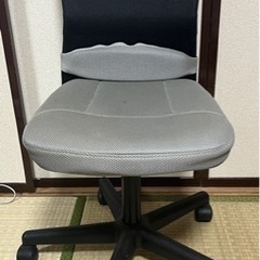 ニトリのオフィスチェア 肘置き付き