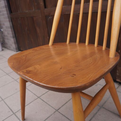 イギリスercol(アーコール)社のゴールドスミス ハイバックチェアーです！愛らしいフォルムはインテリアのアクセントにもなるダイニング