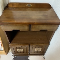 おしゃれ棚　アンティーク　引き出し付き棚の画像