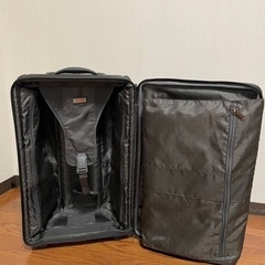 TUMI キャリーケースの画像