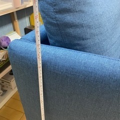 青ソファーの画像