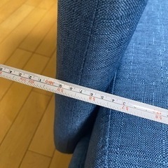 青ソファーの画像