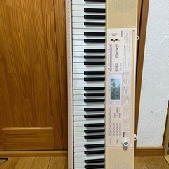 カシオ　キーボード　Casio LK-115 光ナビゲーション　61鍵の画像