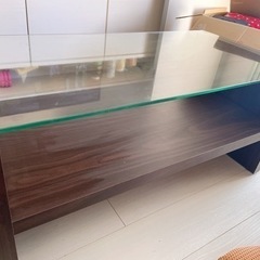 ガラステーブルの画像