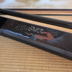 黒漆塗り　衣紋掛け　着物掛け　金彩　真鍮金具　高級　アンティーク　山　川　民家　の画像