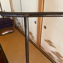 黒漆塗り　衣紋掛け　着物掛け　金彩　真鍮金具　高級　アンティーク　山　川　民家　の画像