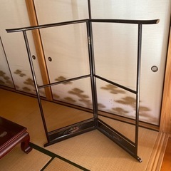 黒漆塗り　衣紋掛け　着物掛け　金彩　真鍮金具　高級　アンティーク...
