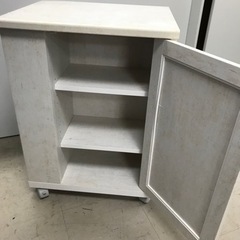 ロ2302-724 値下げしました　キッチンキャビネット　キャスター付き収納　汚れ　キズ　側面破損ありの画像