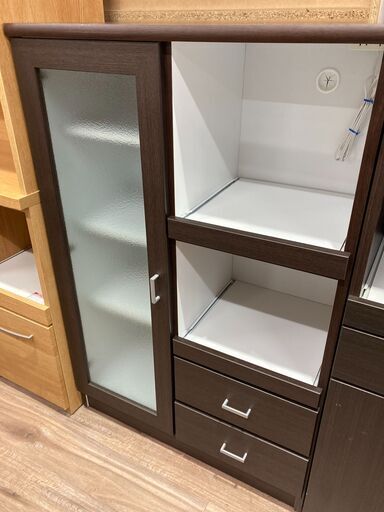 中村敬木工の1枚扉キッチンカウンターが入荷しました。
