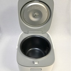 山善　3合炊き炊飯器　YJB-300（W）の画像