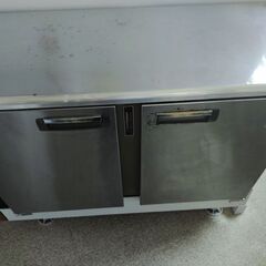 冷凍庫、コールドテーブル２つセットの引き渡しです。