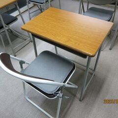 学習塾の備品（白板、机、折りたたみ椅子、スチール書庫ほか）を無料...