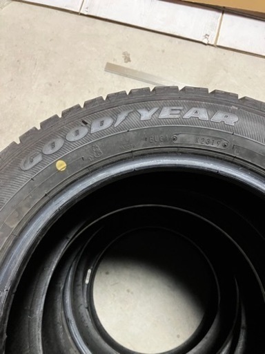 185/60R15バリ山スタッドレスタイヤ4本　アクア、ヴィッツ、カローラフィールダー、フィット、スイフト等　ランクB