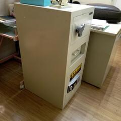 額縁、金庫、書庫(引出しタイプ)の画像