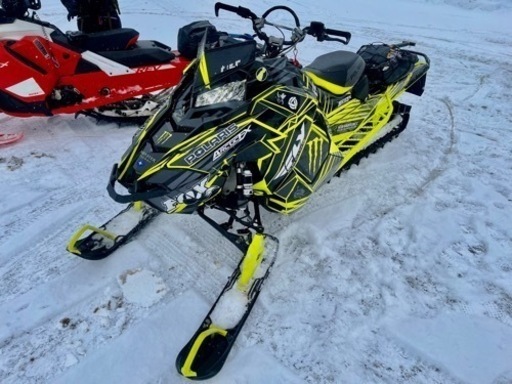 スノーモービル