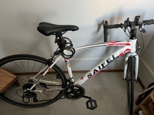 ロードバイクと専用空気入れ