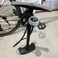 ロードバイクと専用空気入れ