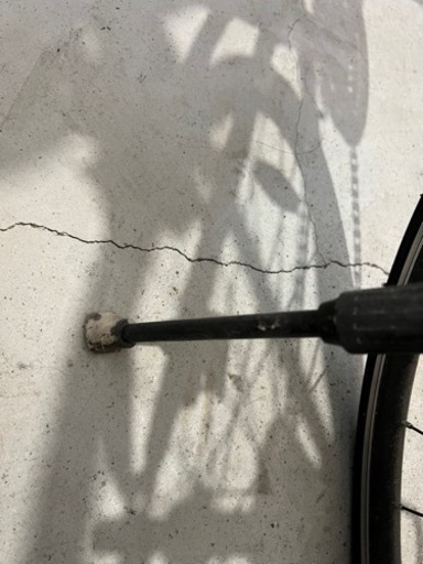 ロードバイクと専用空気入れ