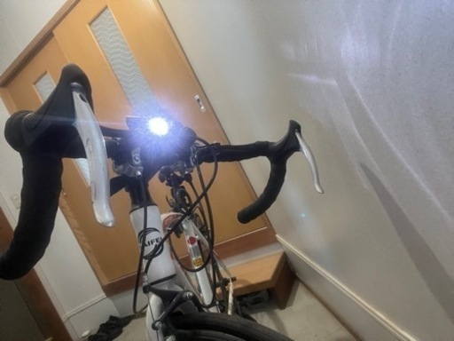 ロードバイクと専用空気入れ