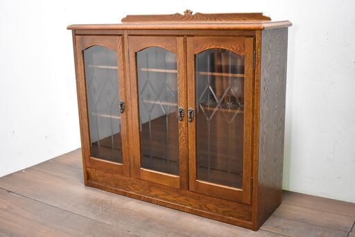 【ヤ取終了5/8】≪y563≫三越家具 ブルージュ アンティーク調 ガラス扉 サイドボード/リビングボード 天板飾り オーク材 50217-01