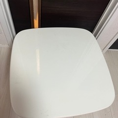 折りたたみテーブルの画像