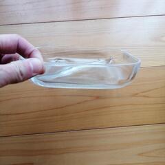四角のガラス食器の画像