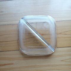 四角のガラス食器の画像