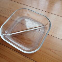 四角のガラス食器の画像