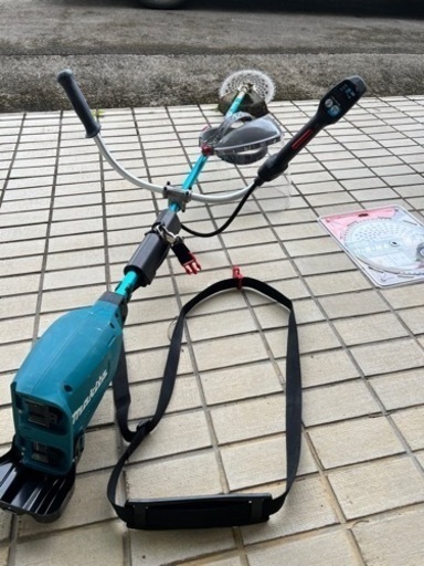 特別値引‼︎ マキタ充電式草刈機18V+18V 