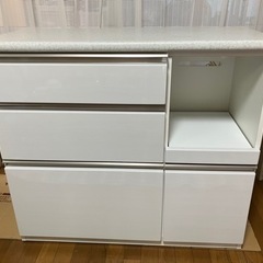ニトリの白いカップボード　お取引き中の画像